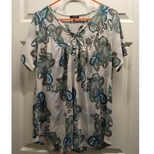 a. Jesdani Women's Size 1X White & Blue Paisley Popover Short Sleeve Stretch Top